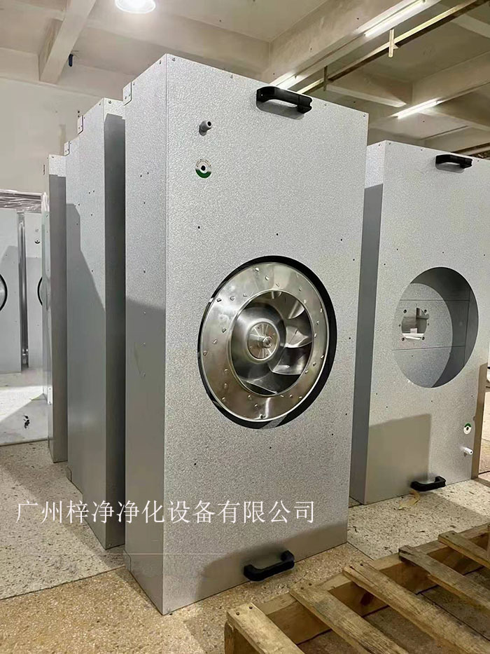 群控FFU是把幾十,幾百乃至上千臺FFU通過FFU監控主機將其連接起來并進行監控。